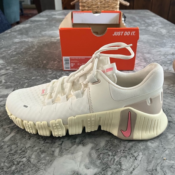 Women’s Nike Free Metcon 5 size 9 1/2 - Picture 3 of 8